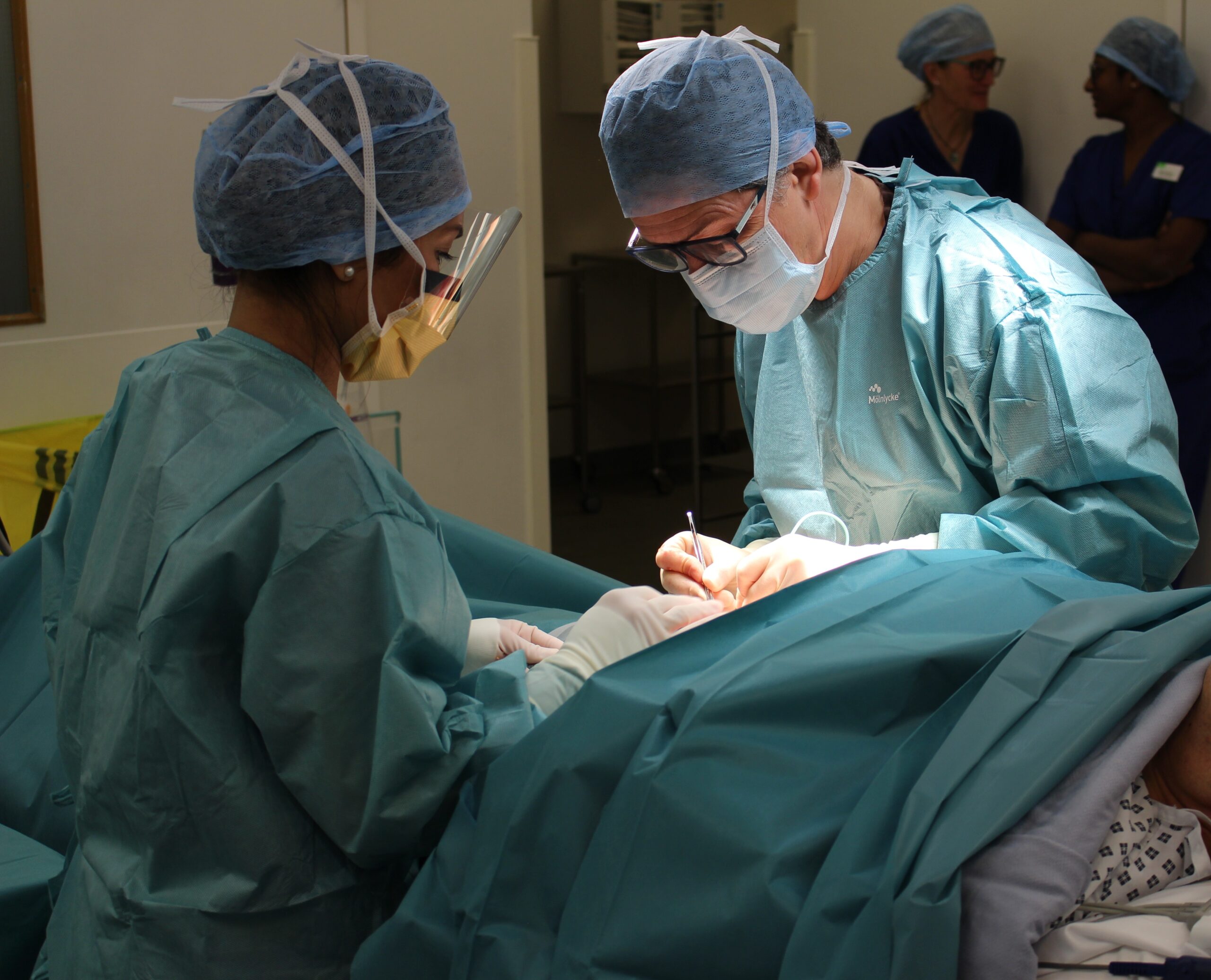 Consultant Surgeon James Kirkby-Bott and nurse providing high-quality hernia treatments in the operating room.